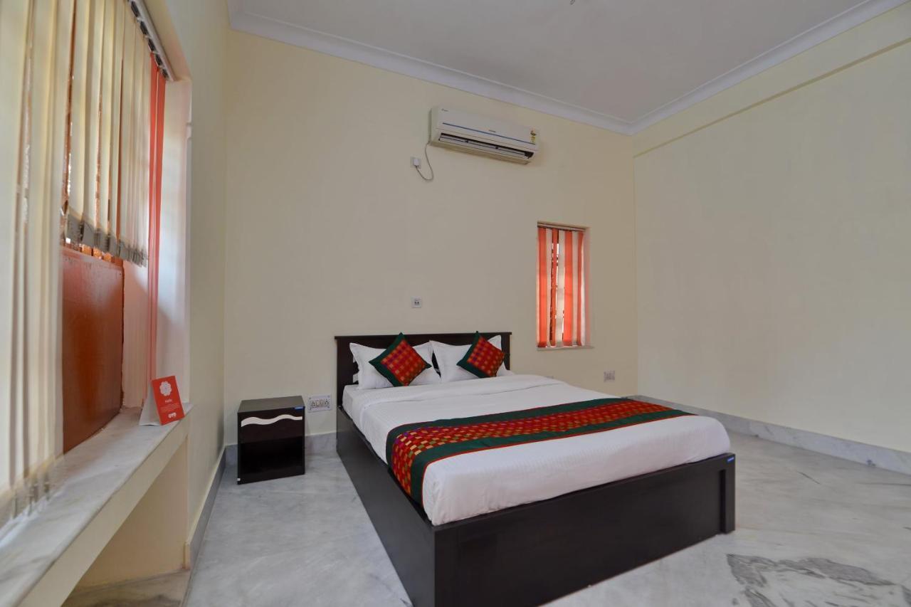Oyo 12210 Comfort N Cozy Calcutta Eksteriør billede