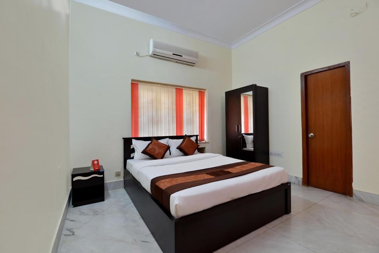 Oyo 12210 Comfort N Cozy Calcutta Eksteriør billede