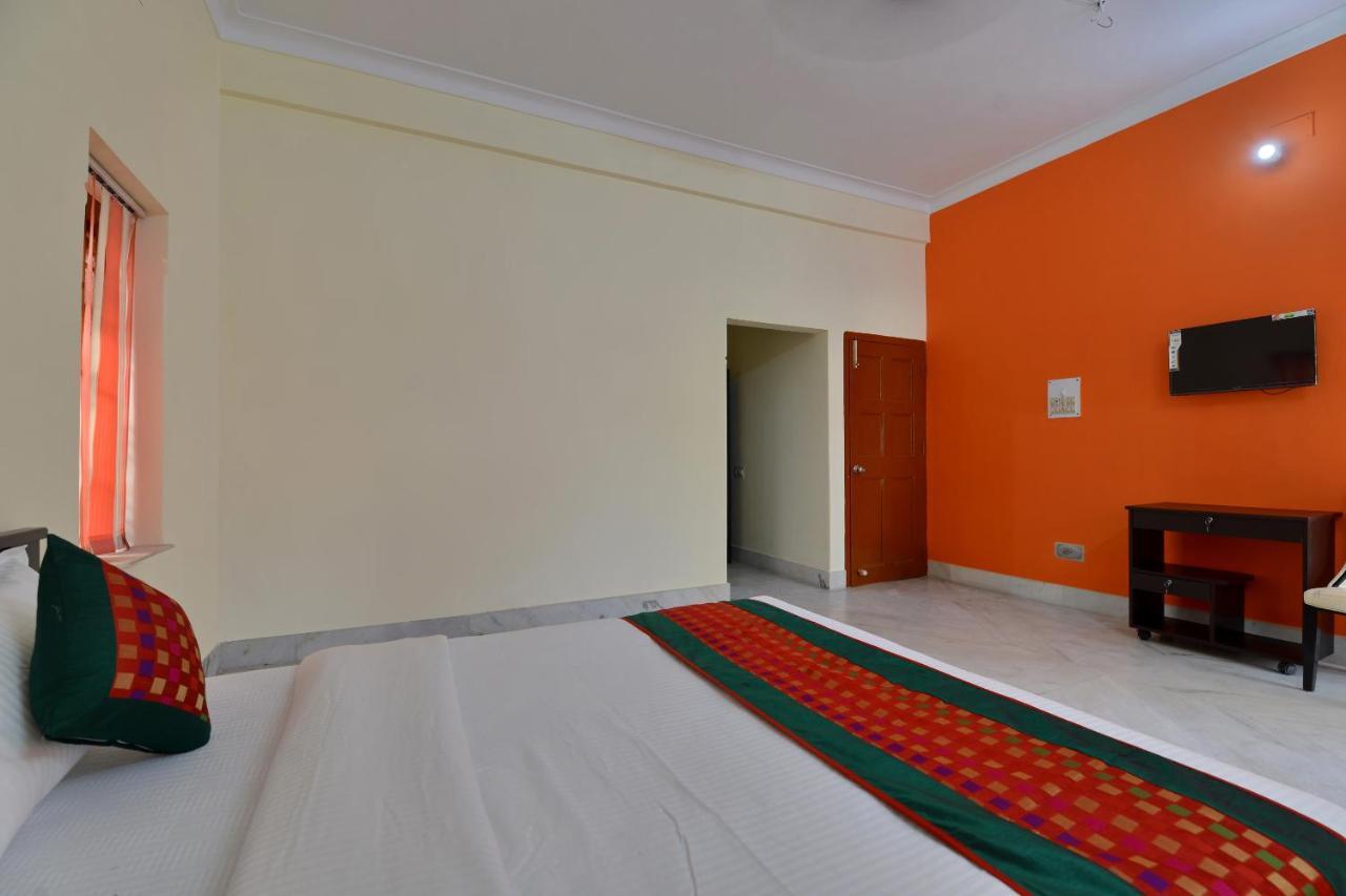 Oyo 12210 Comfort N Cozy Calcutta Eksteriør billede